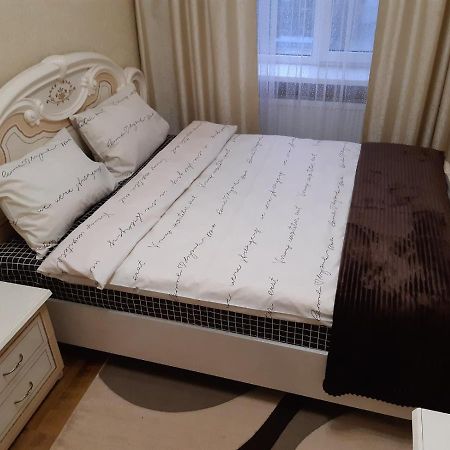 Двокімнатна Apartment Șepetivka Exterior foto